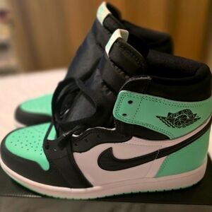 Air Jordan 1 Retro OG High Green Glow